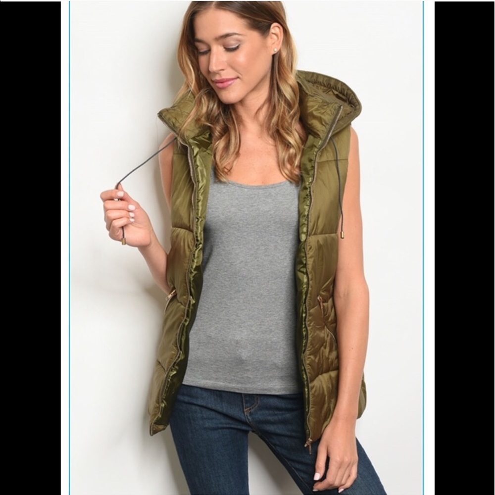 🦋size small olive hooded vest